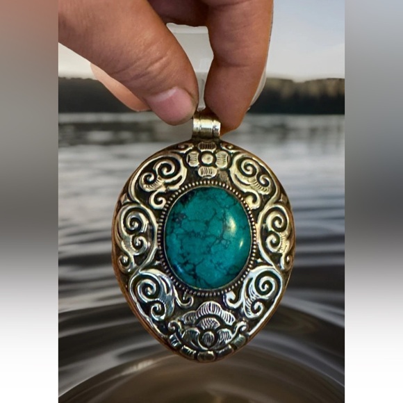 Vintage & Large Hand Carved Ethnic Tibetan Silver & Turquoise Pendant 32grams - Picture 4 of 9